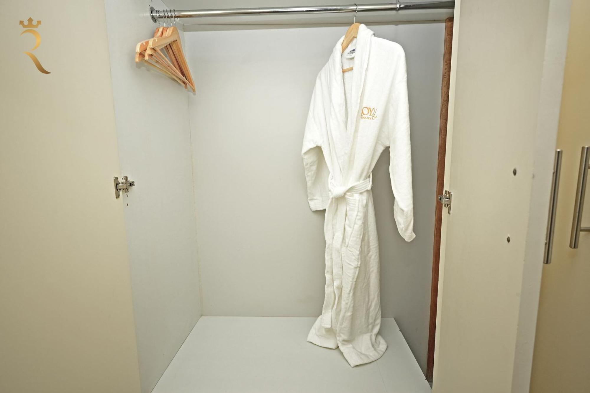 Apartment Bliss 3br Corniche Al Raha *